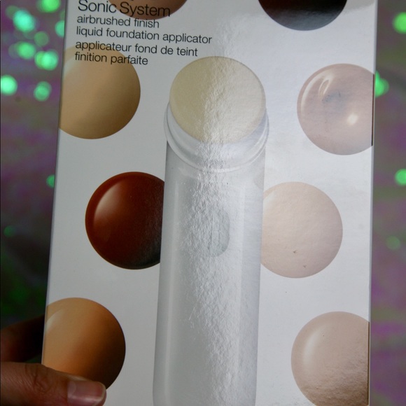 Clinique Sonic Liquid Foundation Applicator - Picture 4 of 4